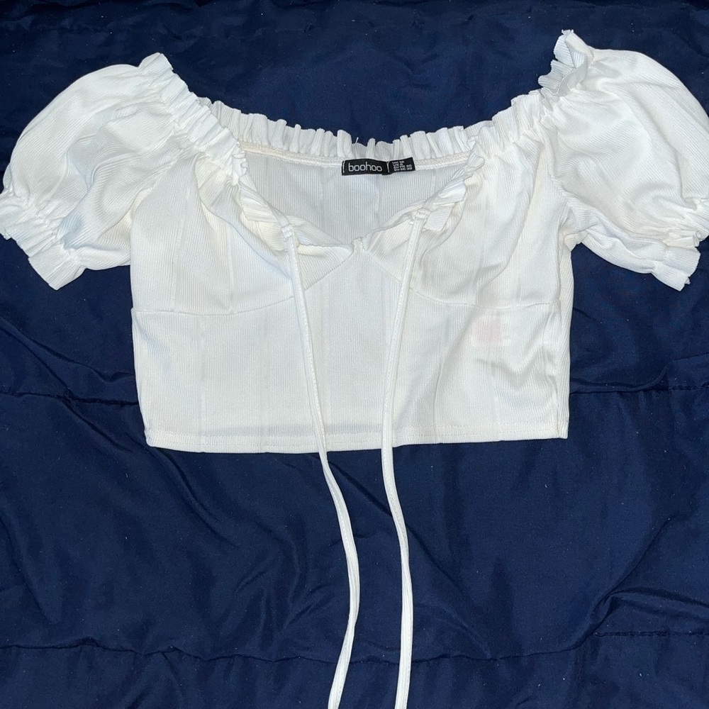 Puffed sleeve, tie front, crop shirt